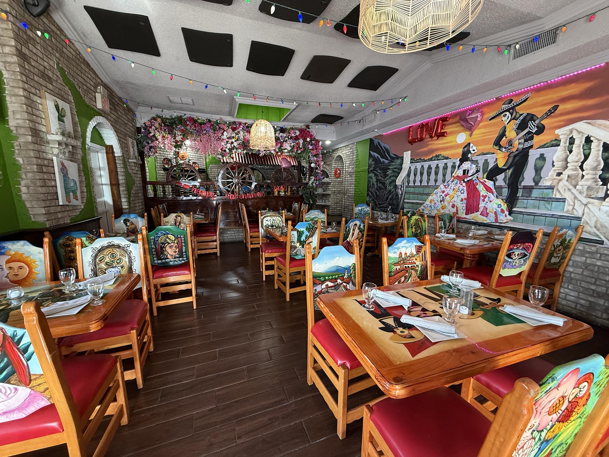 guacamole restaurant interior
